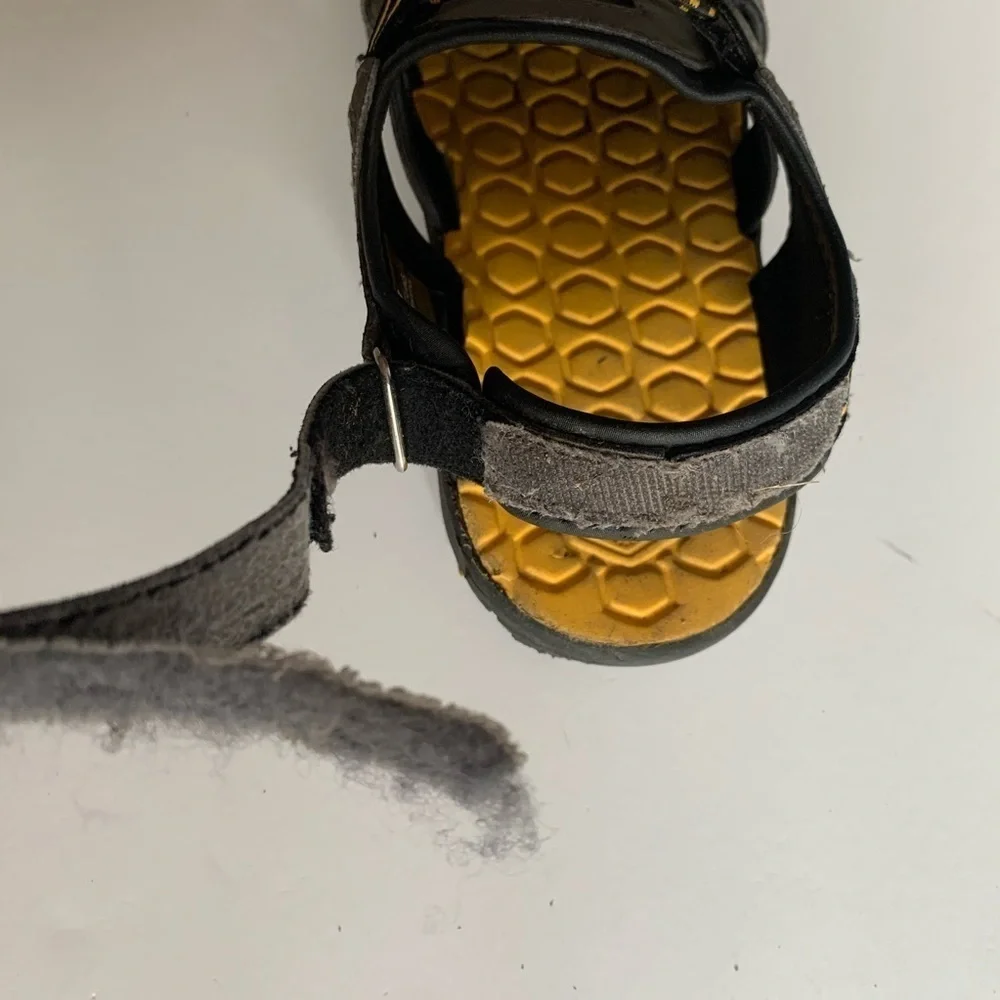 Khombu Boys Kyle Water Sandals Size 3